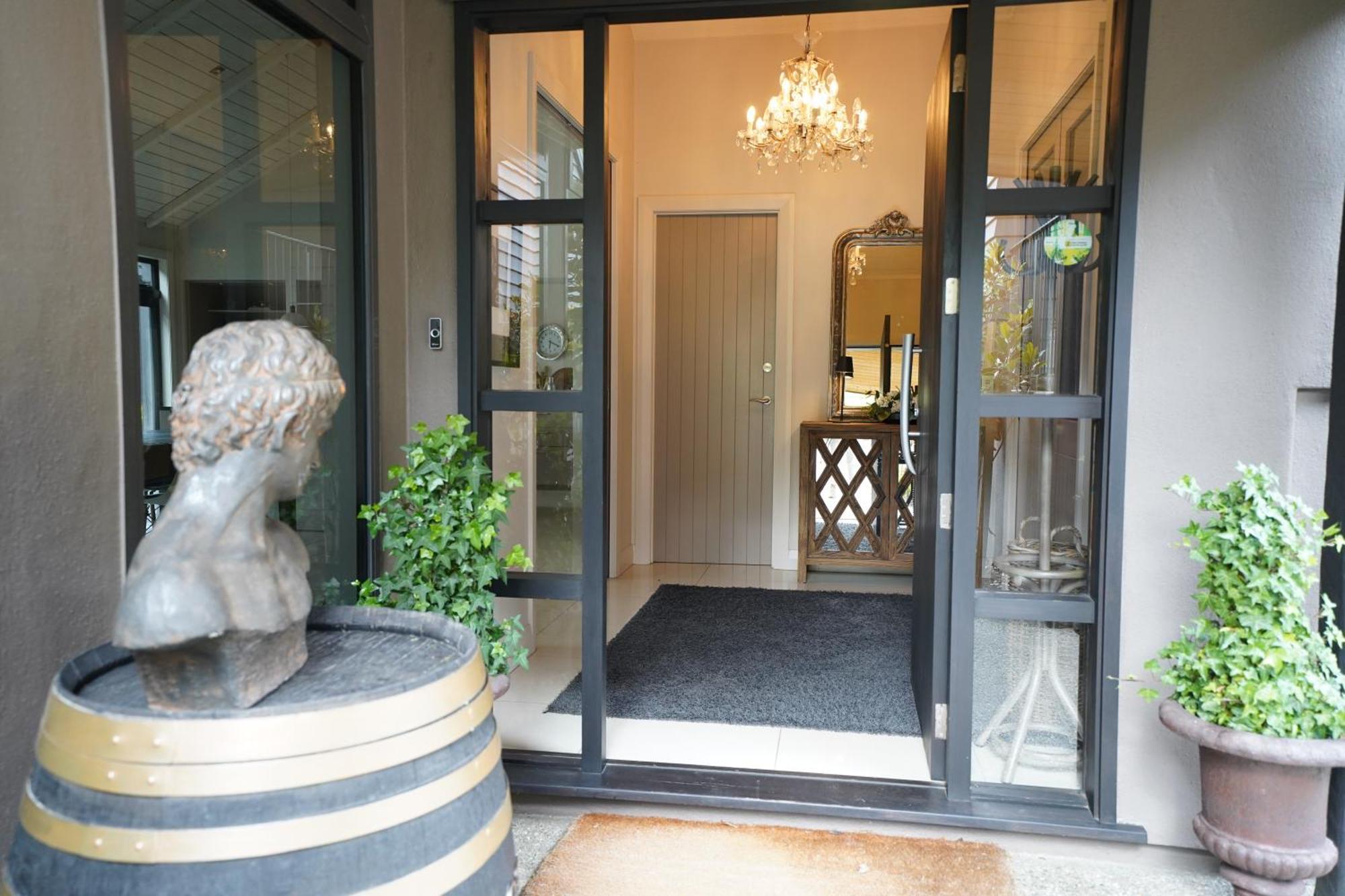 Mt Rosa Lodge Boutique Vineyard Accommodation Wanaka Exterior photo